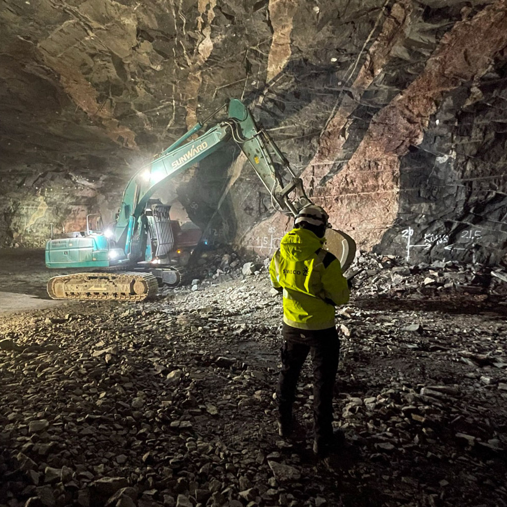 Tunnel excavation in rock